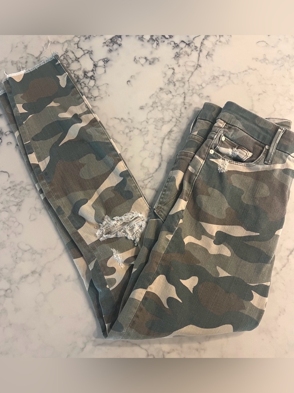 MOTHER High Waisted Looker Ankle Fray Jeans Womens 26 Camo Distressed